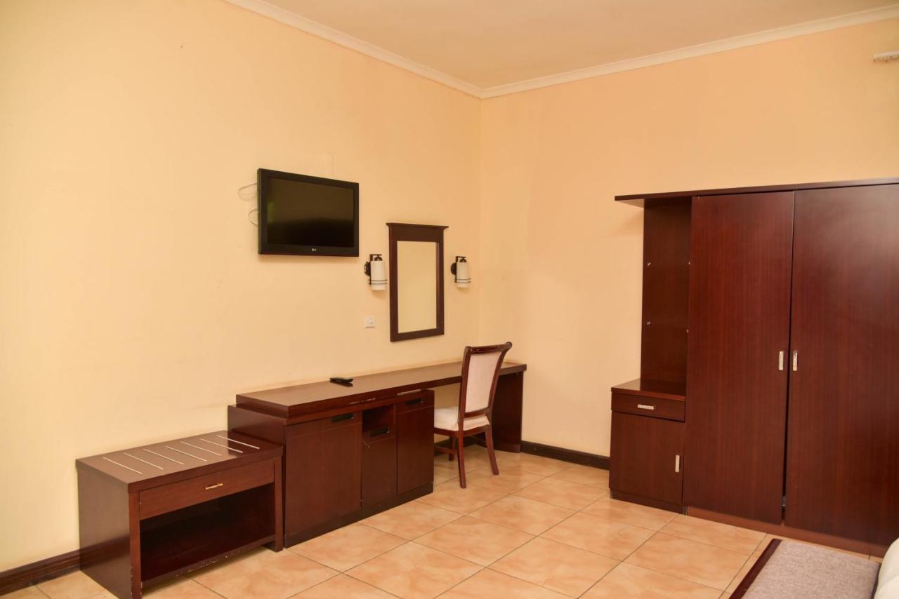 Chamba Valley Exotic Hotel Лусака Екстер'єр фото