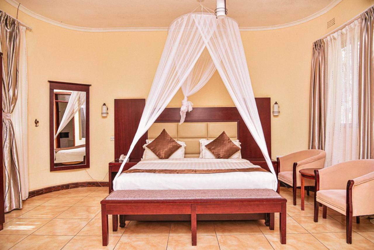 Chamba Valley Exotic Hotel Лусака Екстер'єр фото