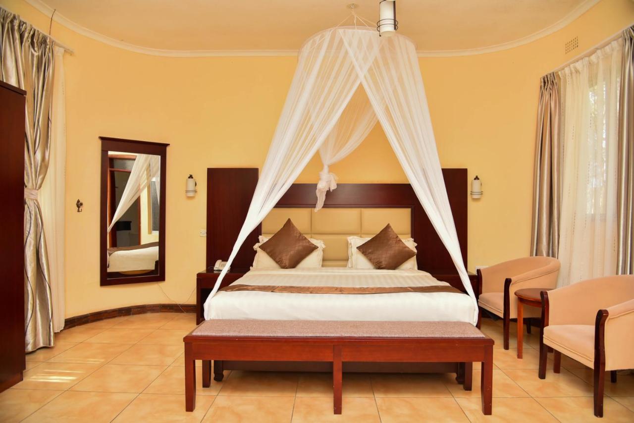 Chamba Valley Exotic Hotel Лусака Екстер'єр фото