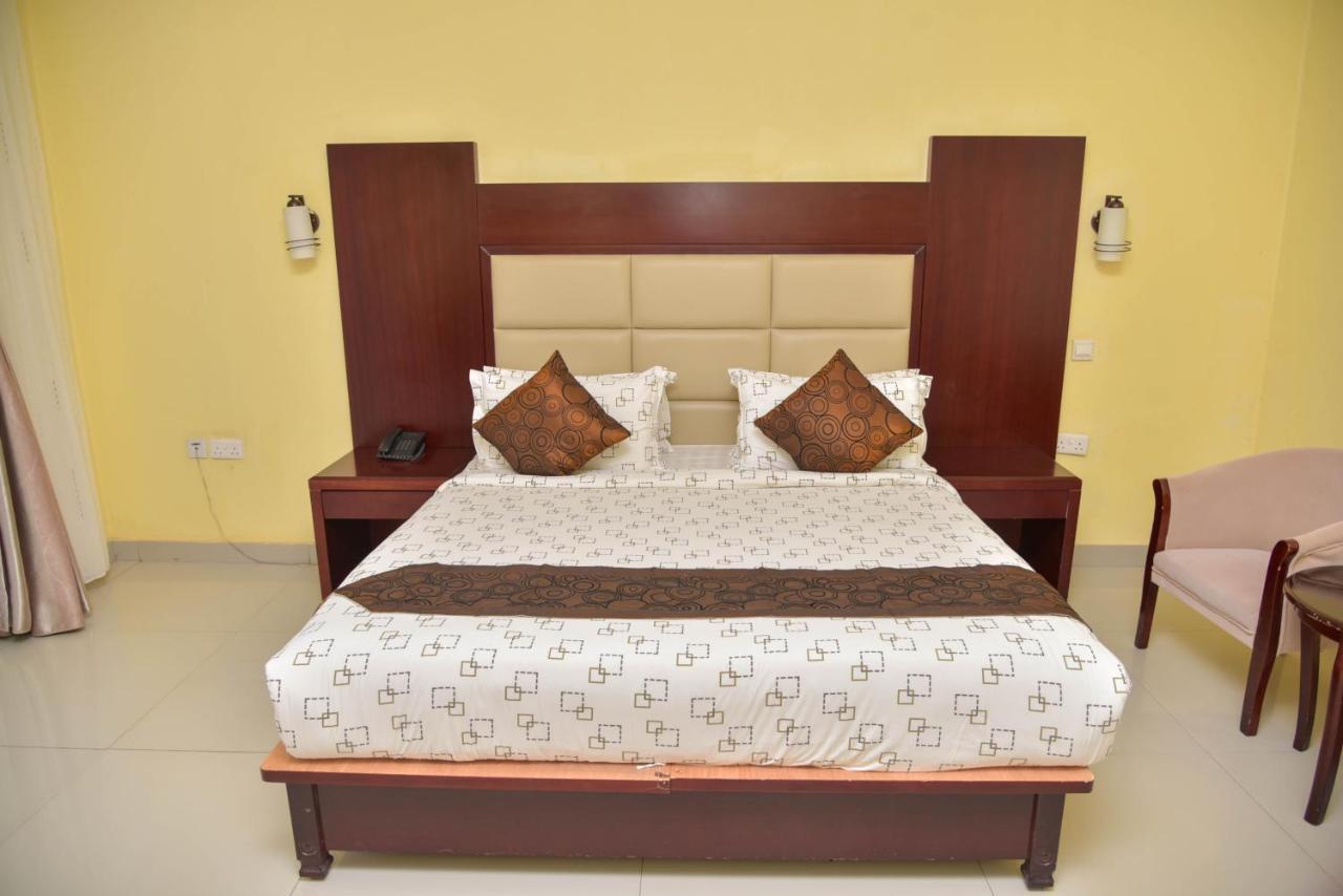 Chamba Valley Exotic Hotel Лусака Екстер'єр фото