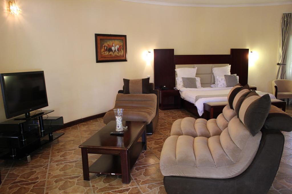 Chamba Valley Exotic Hotel Лусака Екстер'єр фото