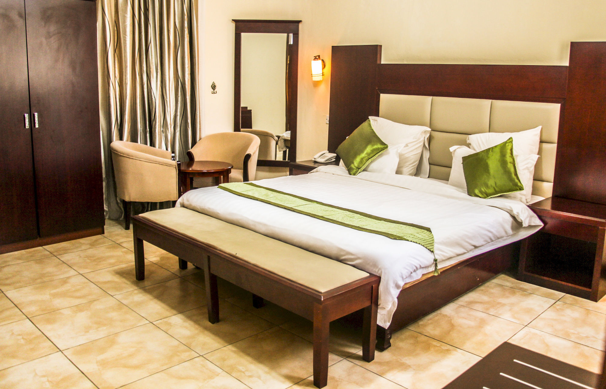 Chamba Valley Exotic Hotel Лусака Екстер'єр фото
