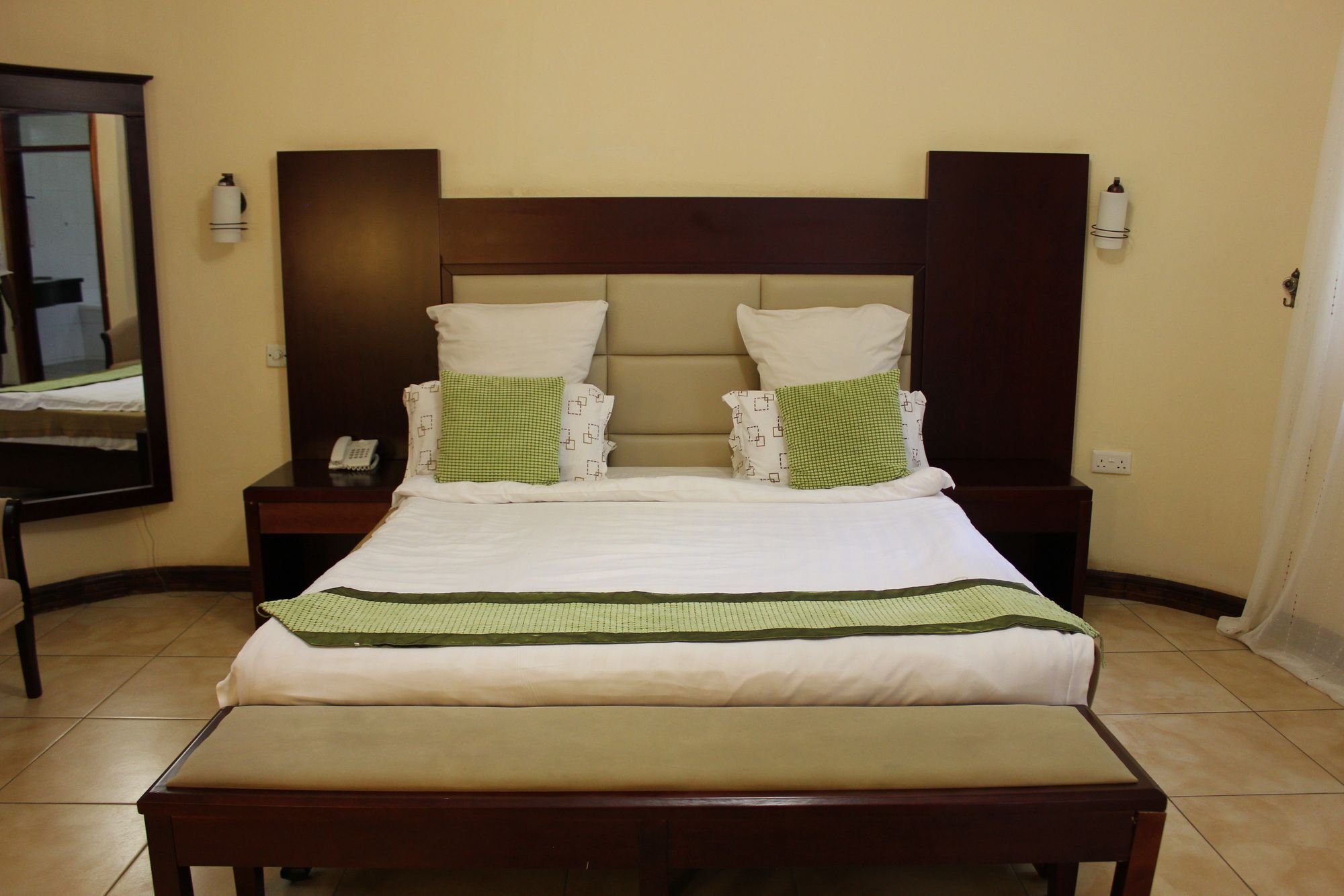 Chamba Valley Exotic Hotel Лусака Екстер'єр фото